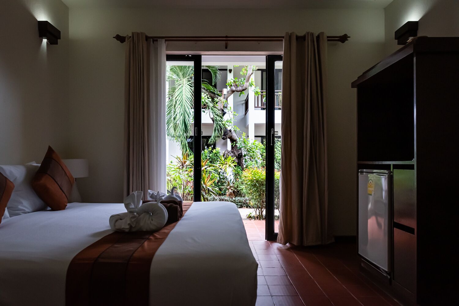 standard double or twin room | 1 bedroom, in-room safe, individually decorated, individually furnished