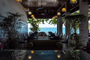 Se sirven desayunos y almuerzos (con vistas a la playa) 