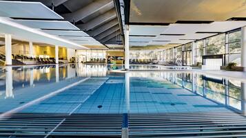 4 indoor pools, 3 outdoor pools, pool umbrellas, pool loungers