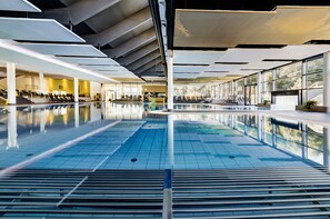 4 indoor pools, 3 outdoor pools, pool umbrellas, pool loungers - Asia Resort Linsberg - Adults Only (Bad Erlach)