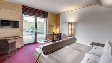 In-room safe, desk, free WiFi, bed sheets