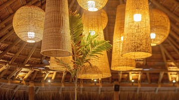 Frühstück, Mittagessen, internationale Küche, Blick aufs Meer