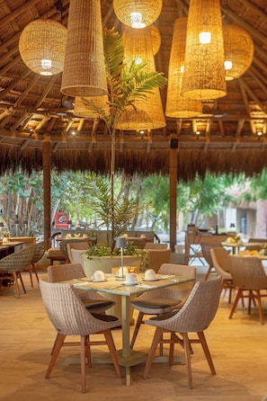 Breakfast, lunch, dinner served; international cuisine, sea views
