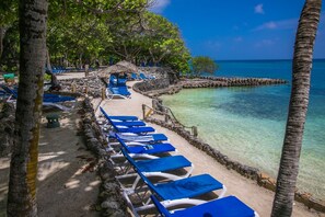 Beach bar, kayaking, rowing