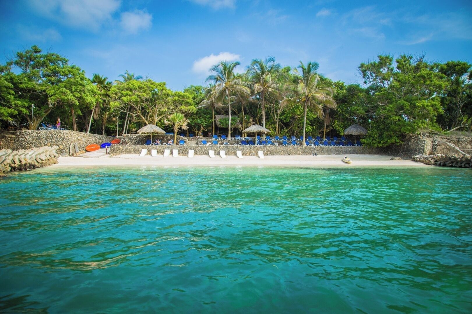 Beach bar, kayaking, rowing