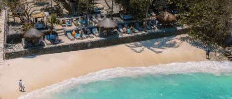 Quán bar trên bãi biển, chèo thuyền kayak, chèo thuyền/bơi xuồng