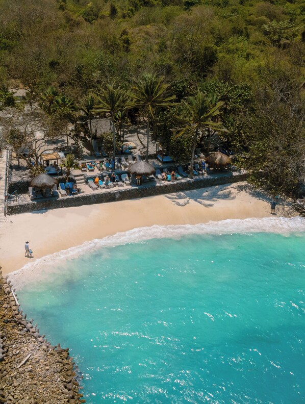 Beach bar, kayaking, rowing