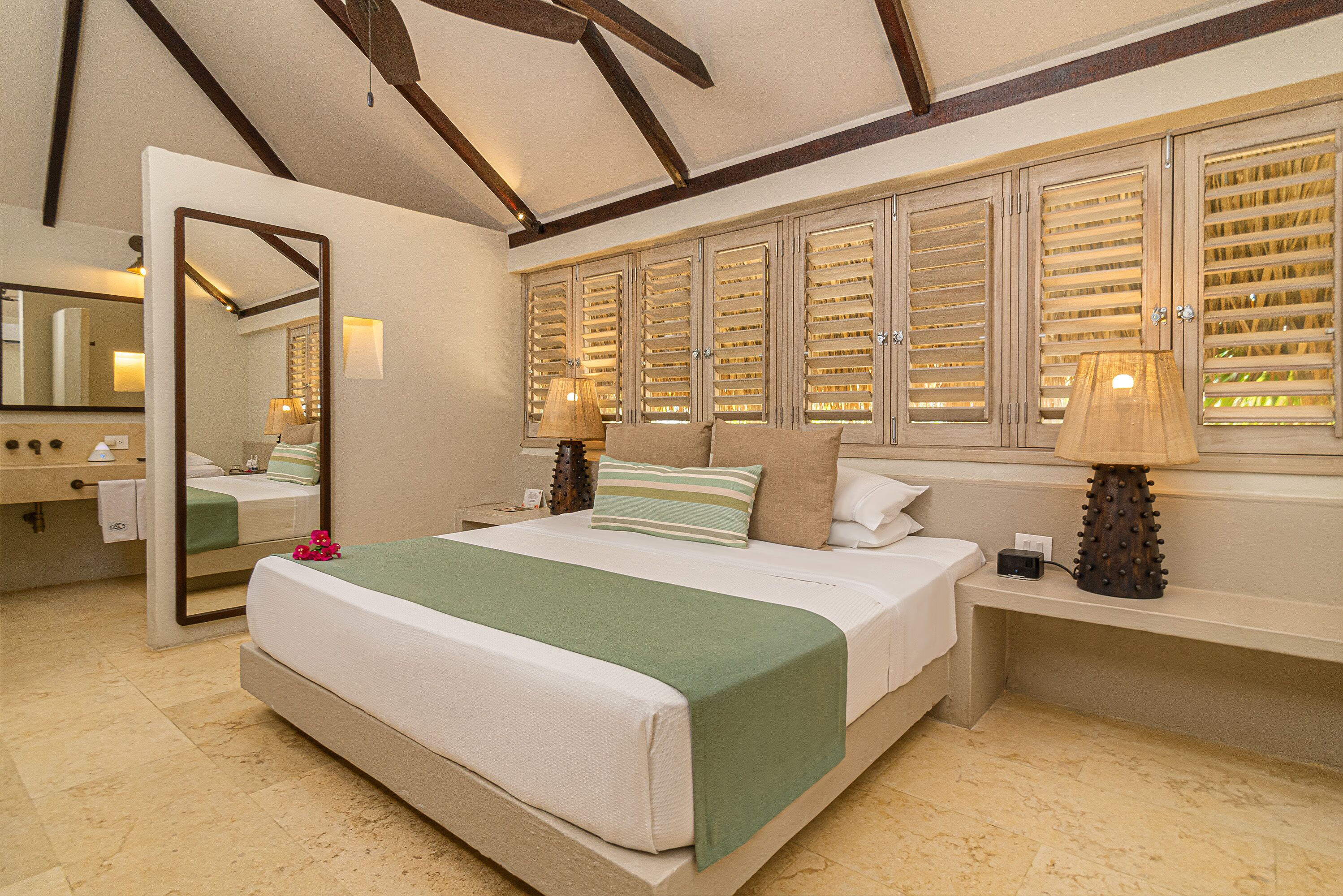 Junior Suite | Egyptian cotton sheets, hypo-allergenic bedding, minibar, in-room safe