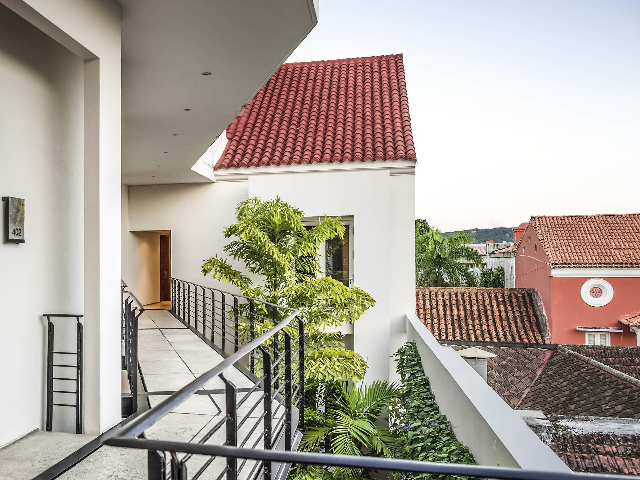 2 bedrooms, premium bedding, down duvets, minibar