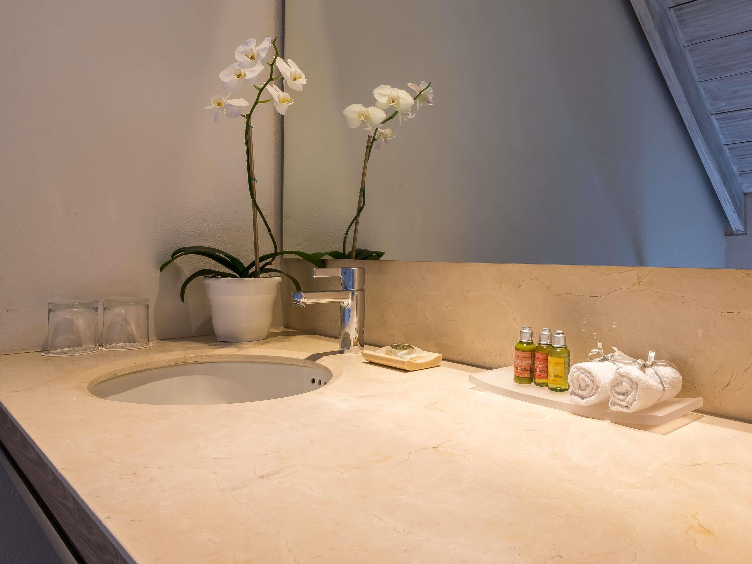 Premium bedding, down comforters, minibar, in-room safe