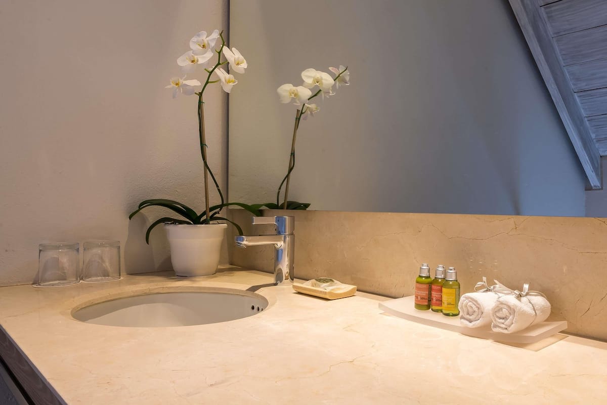 Premium bedding, down duvets, minibar, in-room safe