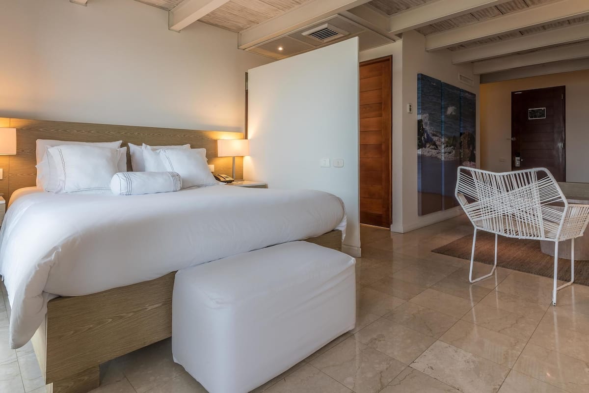 Familie suite, 1 kingsize bed, uitzicht op zee (Duplex) | Luxe beddengoed, donsdekens, een minibar, een kluis op de kamer