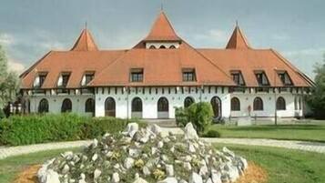 المنشأة من الخارج