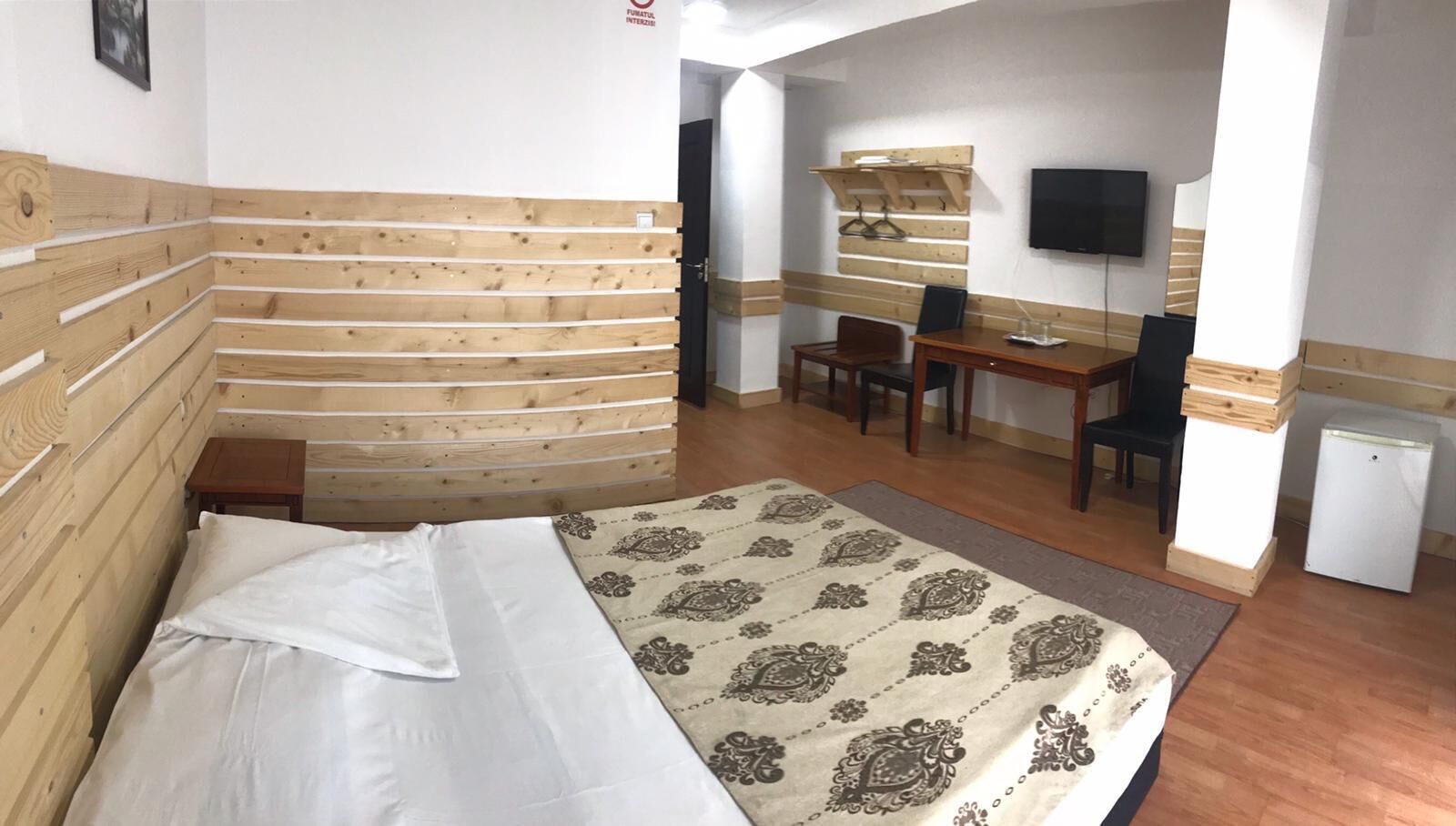 Triple Room | In-room safe, desk, iron/ironing board, free WiFi