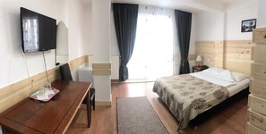 Triple Room | In-room safe, desk, iron/ironing board, free WiFi