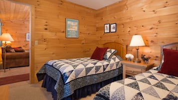Chalet rustique, 2 chambres | Couette en duvet, décor unique, ameublement unique