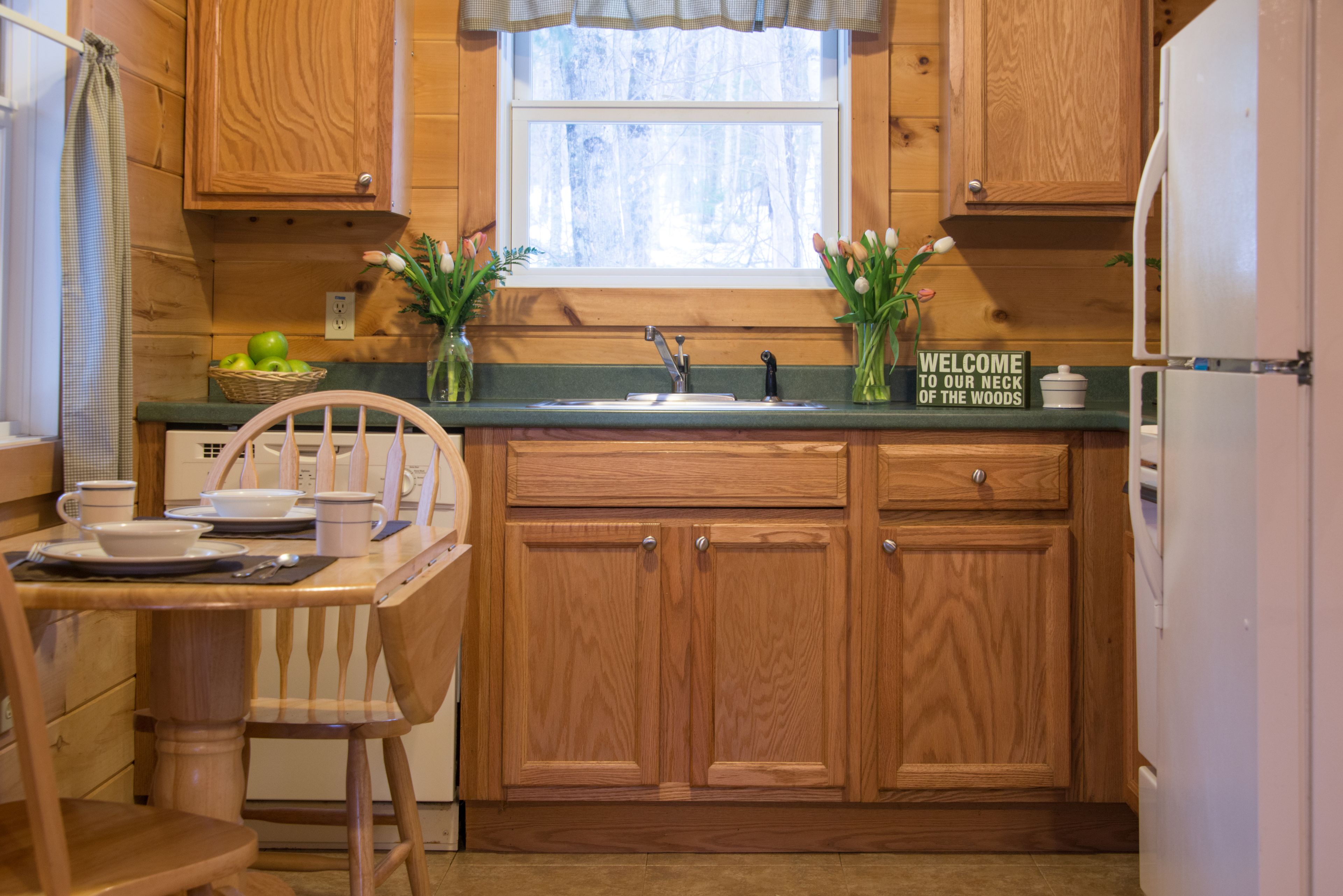 cabin, 1 bedroom | private kitchen | full-sized fridge, microwave, oven, stovetop