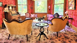 Lounge - Grand Victorian B&B Inn (Bellaire)