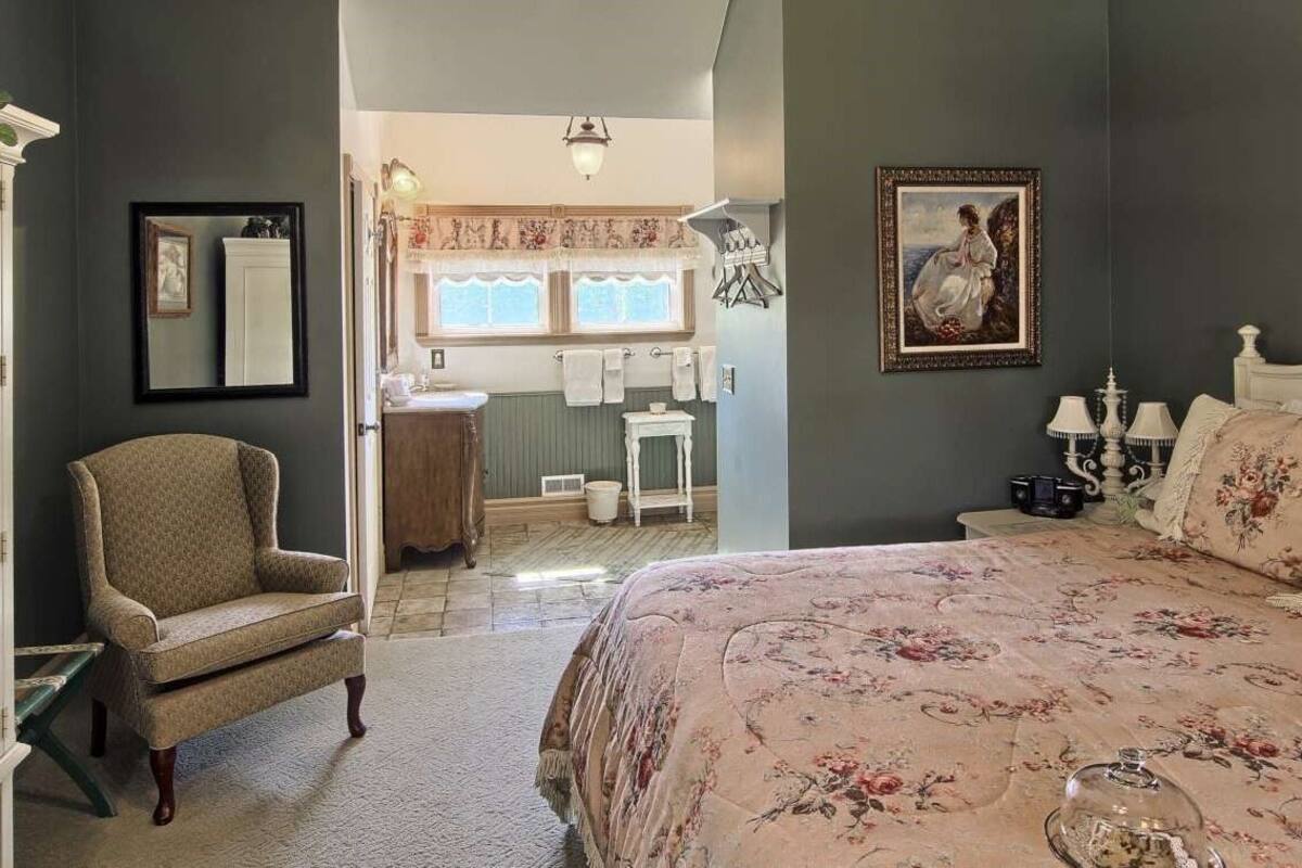 Standard Double Room, Ensuite (Carriage Room)