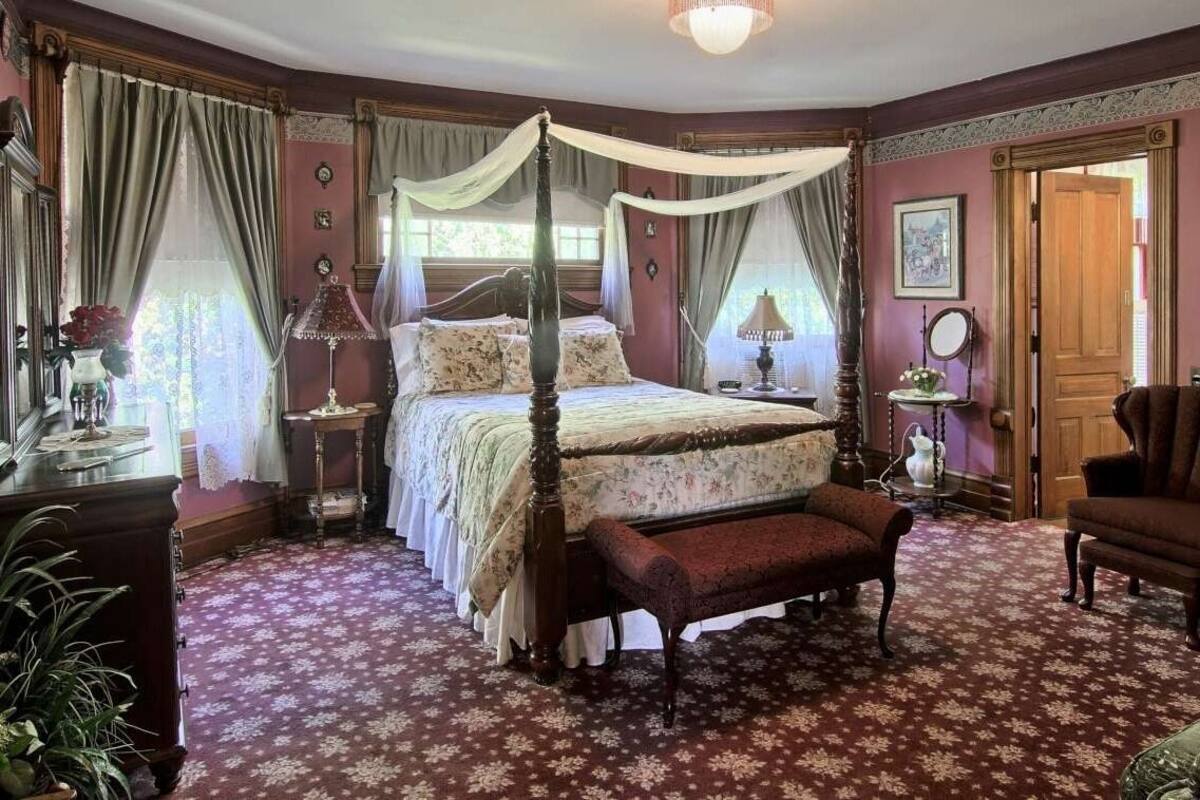 Standard Double Room, Ensuite (Blossom Room)