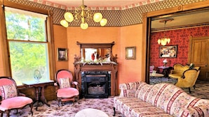 Lounge - Grand Victorian B&B Inn (Bellaire)
