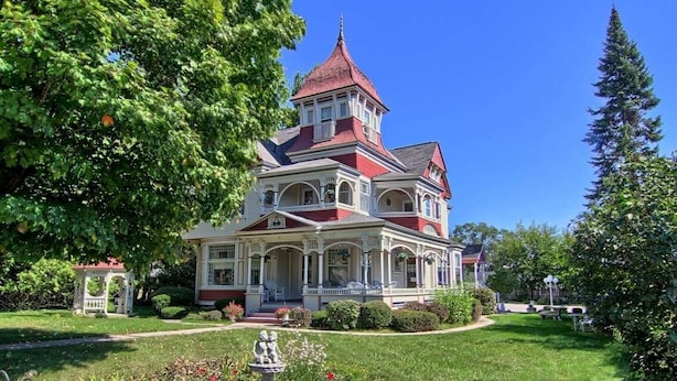 Exterior - Grand Victorian B&B Inn (Bellaire)