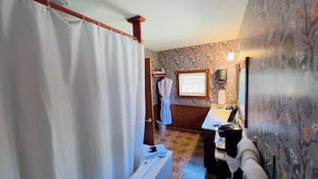 Cottage, Private Bathroom (#2 Hummingbird Cottage) | Bathroom | Separate tub and shower, jetted tub, free toiletries, hair dryer