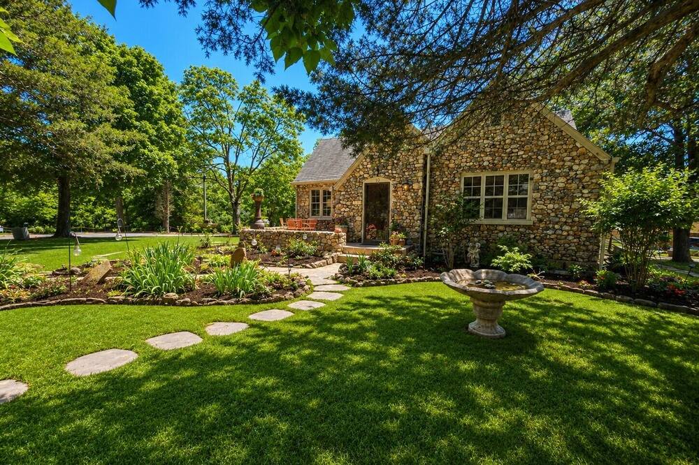 Rock Cottage Gardens B&B - Eureka Springs, AR