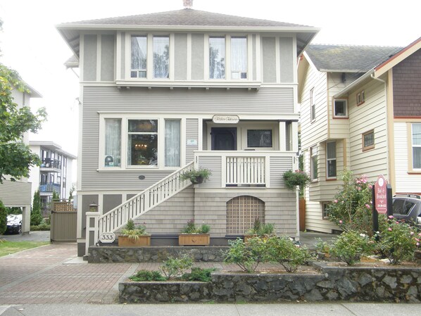 Exterior - Fisher House Victoria Bed and Breakfast (Victoria)