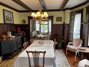 Dining - Fisher House Victoria Bed and Breakfast (Victoria)
