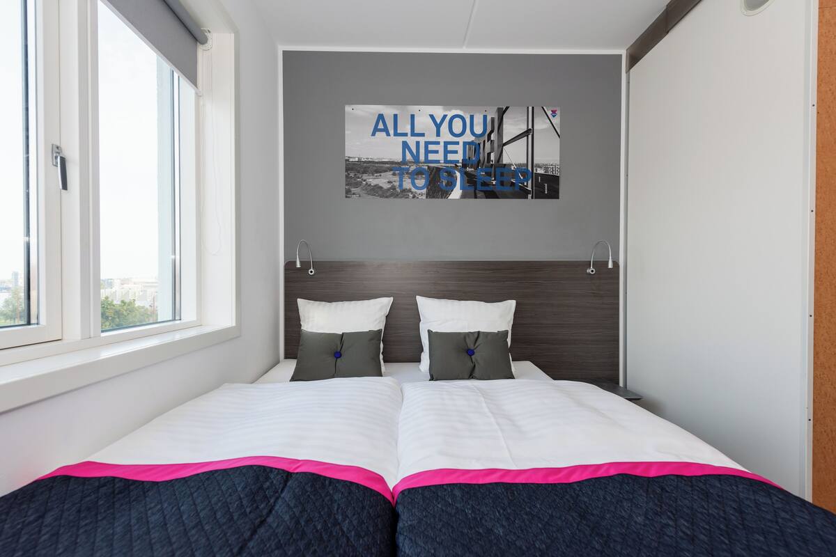 Hypo-allergenic bedding available, desk, soundproofing