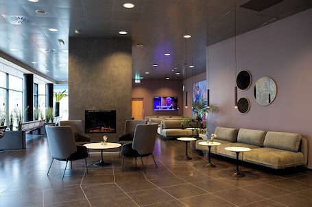Rezeption. CABINN Aalborg Hotel