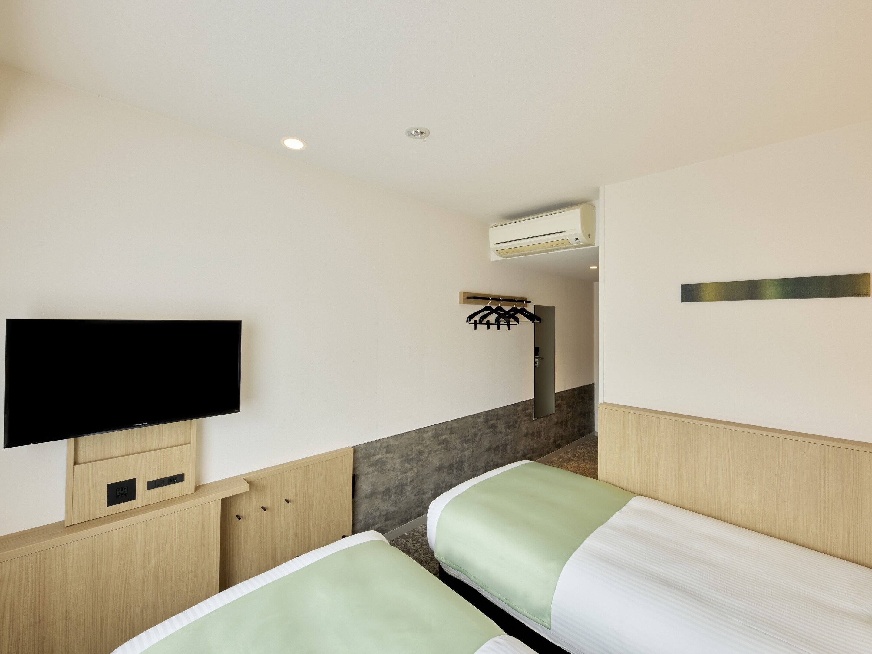 twin room, non smoking | 1 bedroom, in-room safe, blackout curtains, iron/ironing board