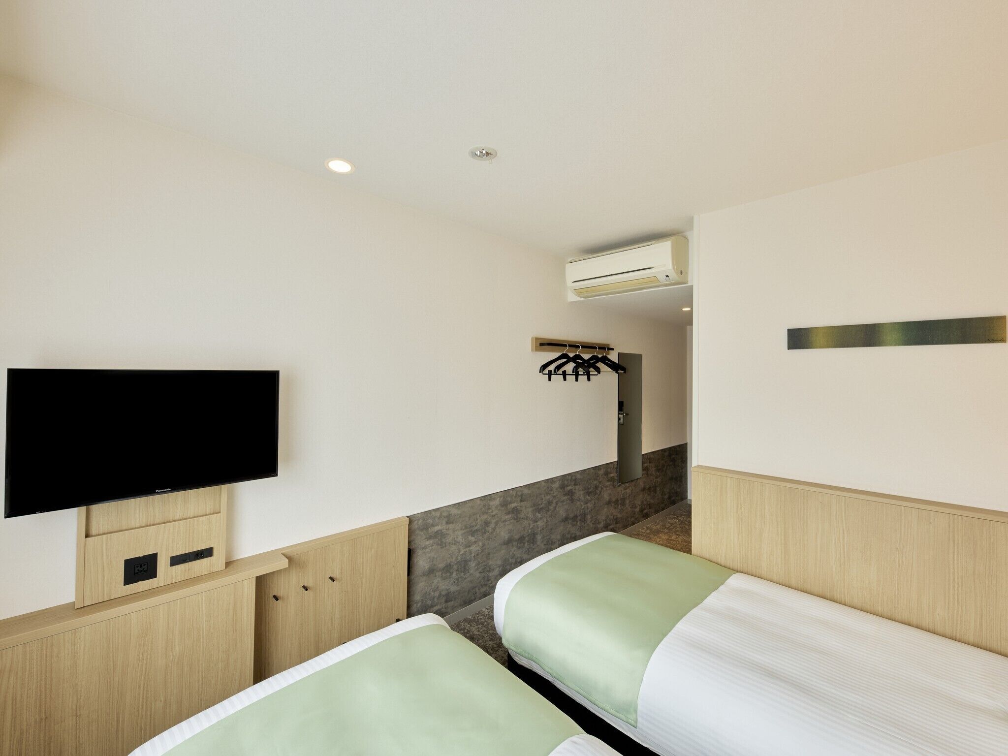 run of house, non smoking | 1 bedroom, in-room safe, blackout curtains, iron/ironing board