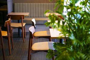 Daily buffet breakfast (JPY 1540 per person)