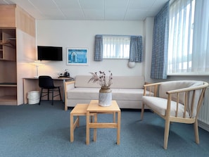 Superior Room | 2 bedrooms, individually decorated, individually furnished, desk