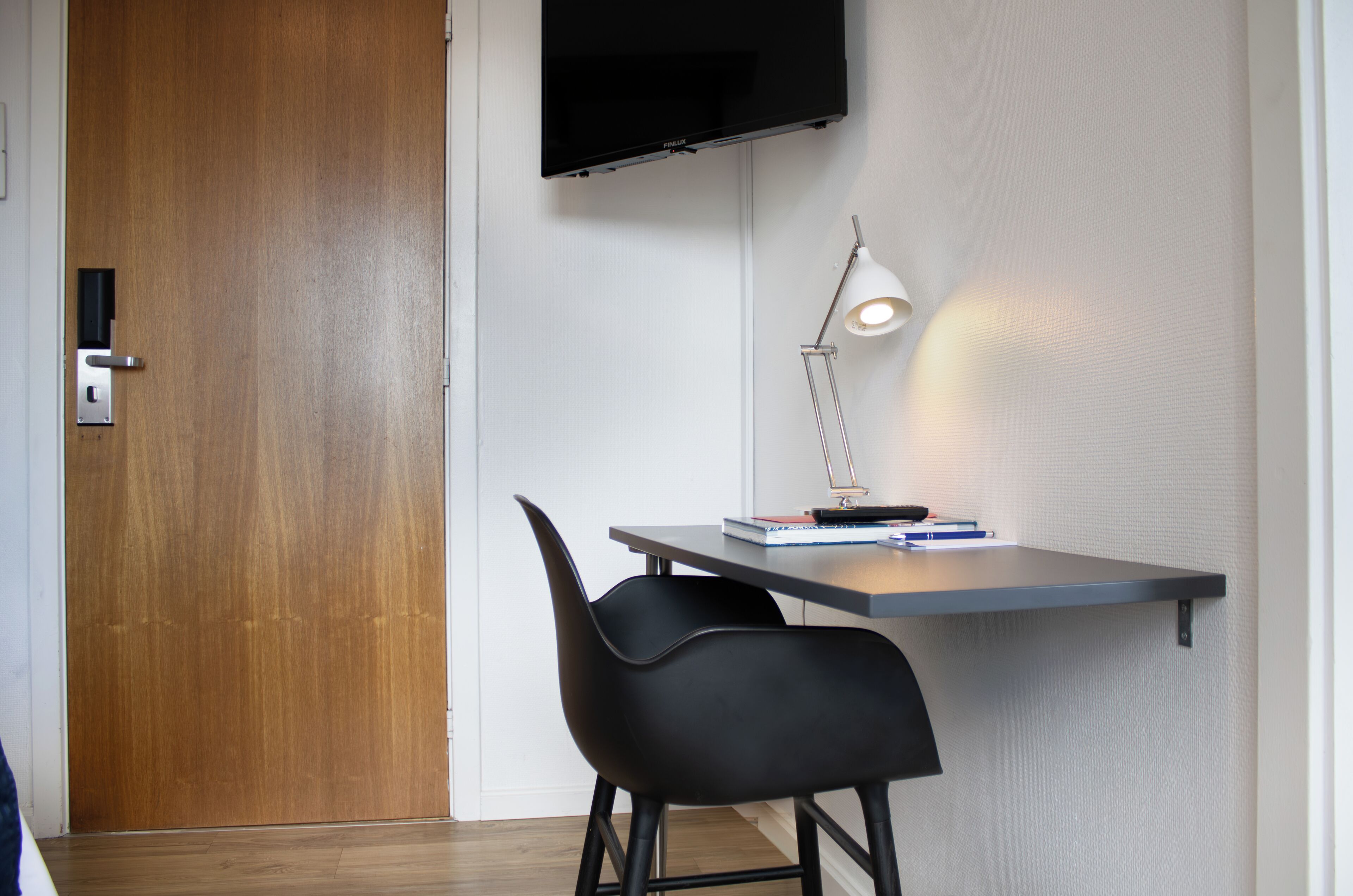 economy single room, 1 single bed | 2 bedrooms, individually decorated, individually furnished, desk