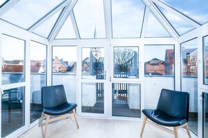 Decoración personalizada, muebles diferentes y escritorio 