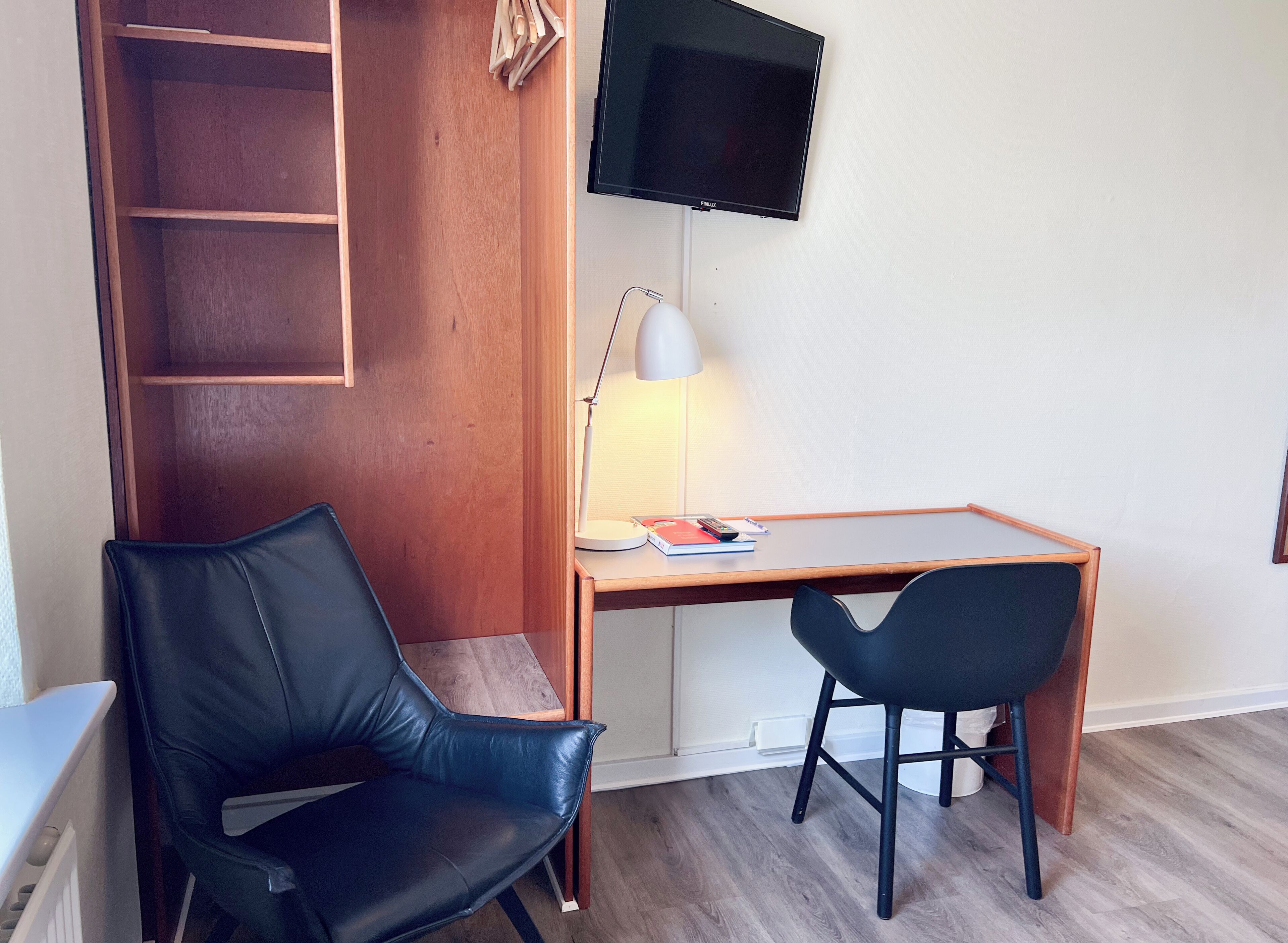 comfort single room | 2 bedrooms, individually decorated, individually furnished, desk