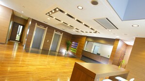 Lobby-lounge