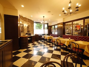 Daily buffet breakfast (JPY 1200 per person)