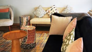 Bar lounge