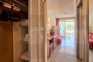 1 Schlafzimmer, Schreibtisch, Verdunkelungsvorhänge