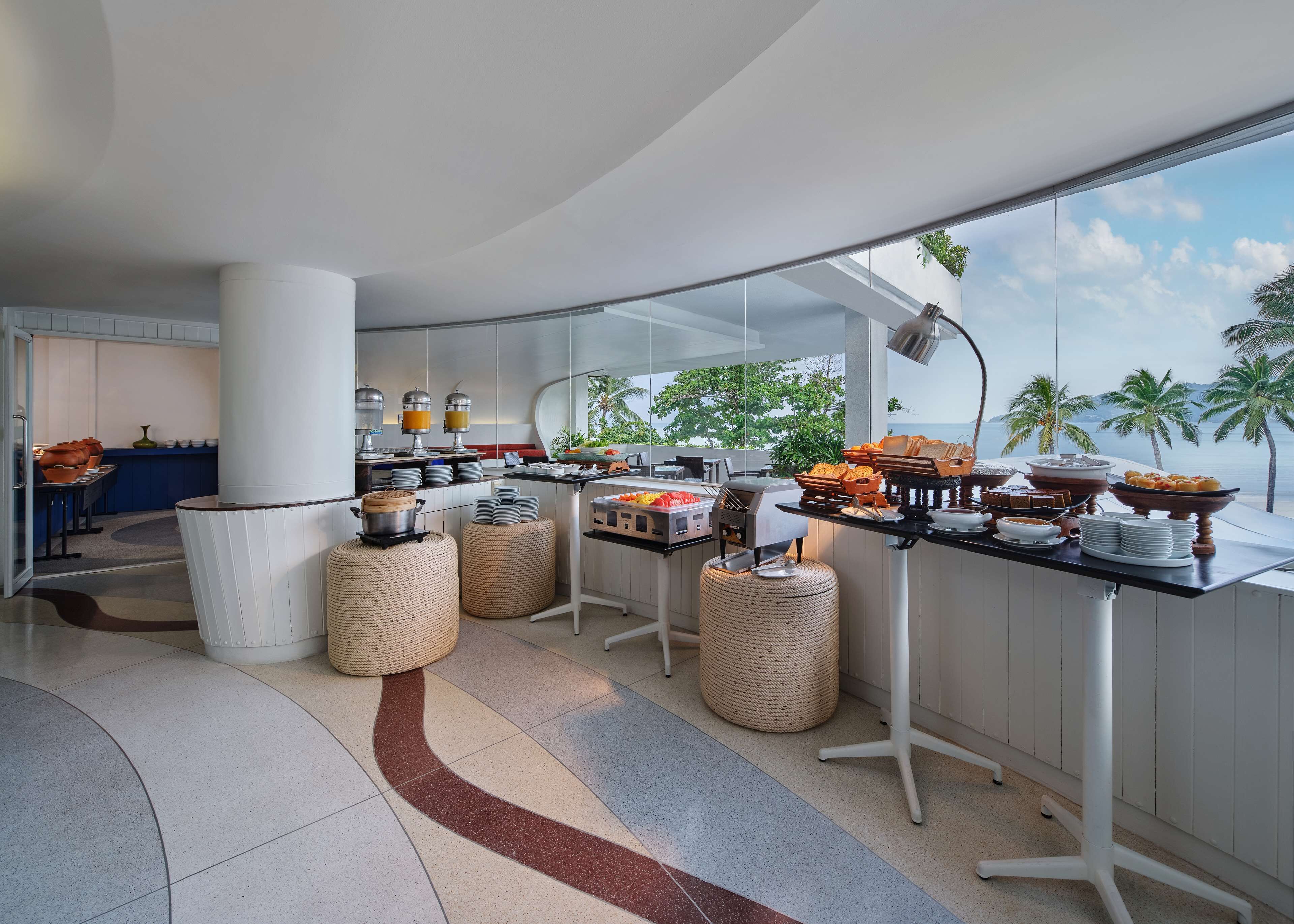 breakfast, lunch, dinner served; international cuisine, sea views