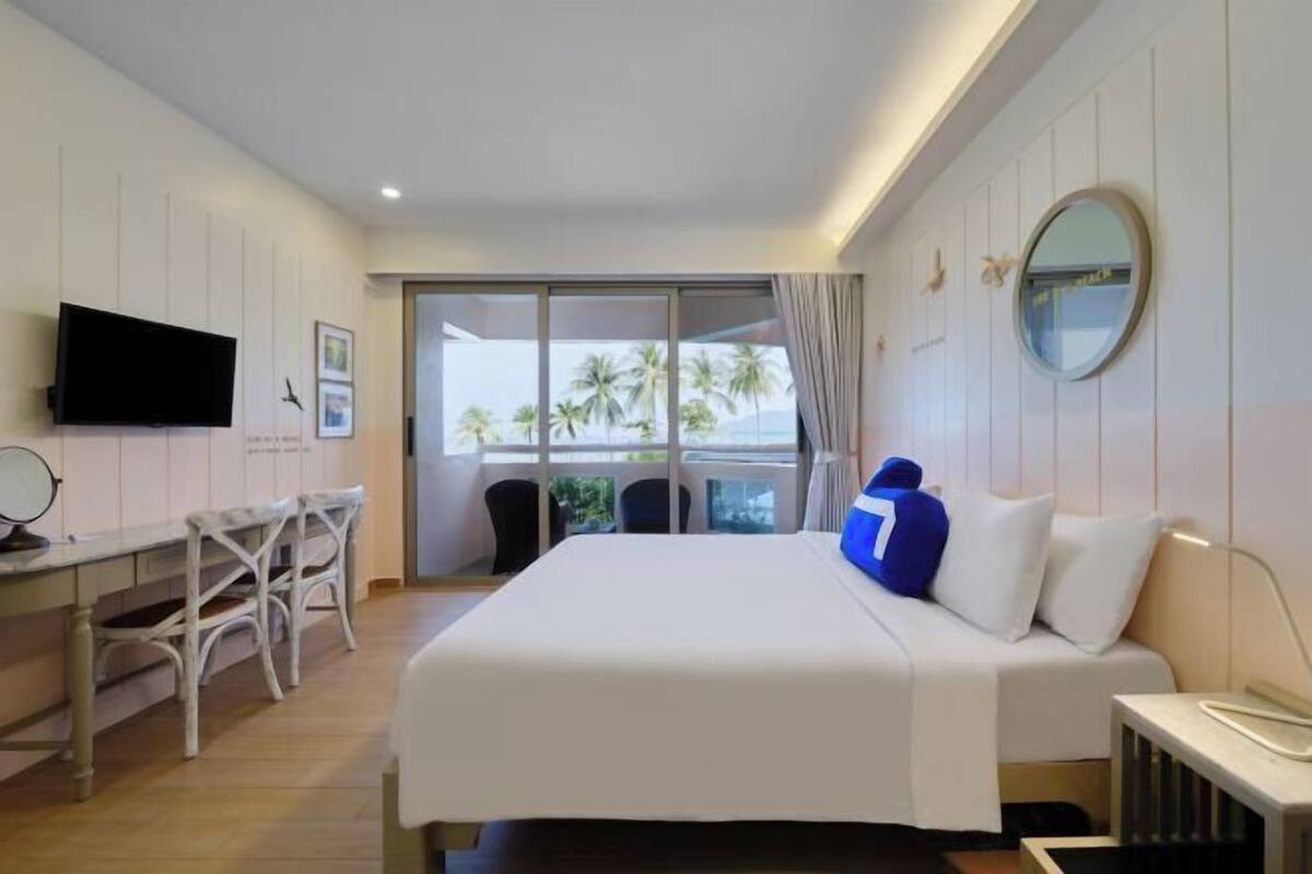 Premium bedding, Select Comfort beds, in-room safe, desk