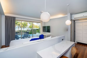 Suite, 1 Bedroom, Sea View (Plunge Pool) | Premium bedding, Select Comfort beds, in-room safe, blackout drapes