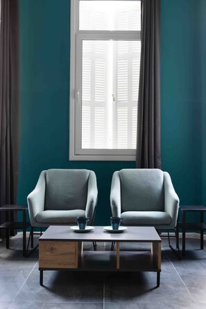 In-room safe, desk, laptop workspace, soundproofing