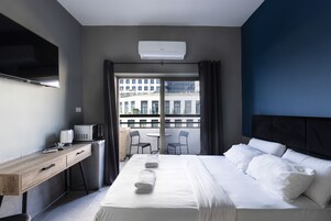 Caja de seguridad en la habitación y escritorio 