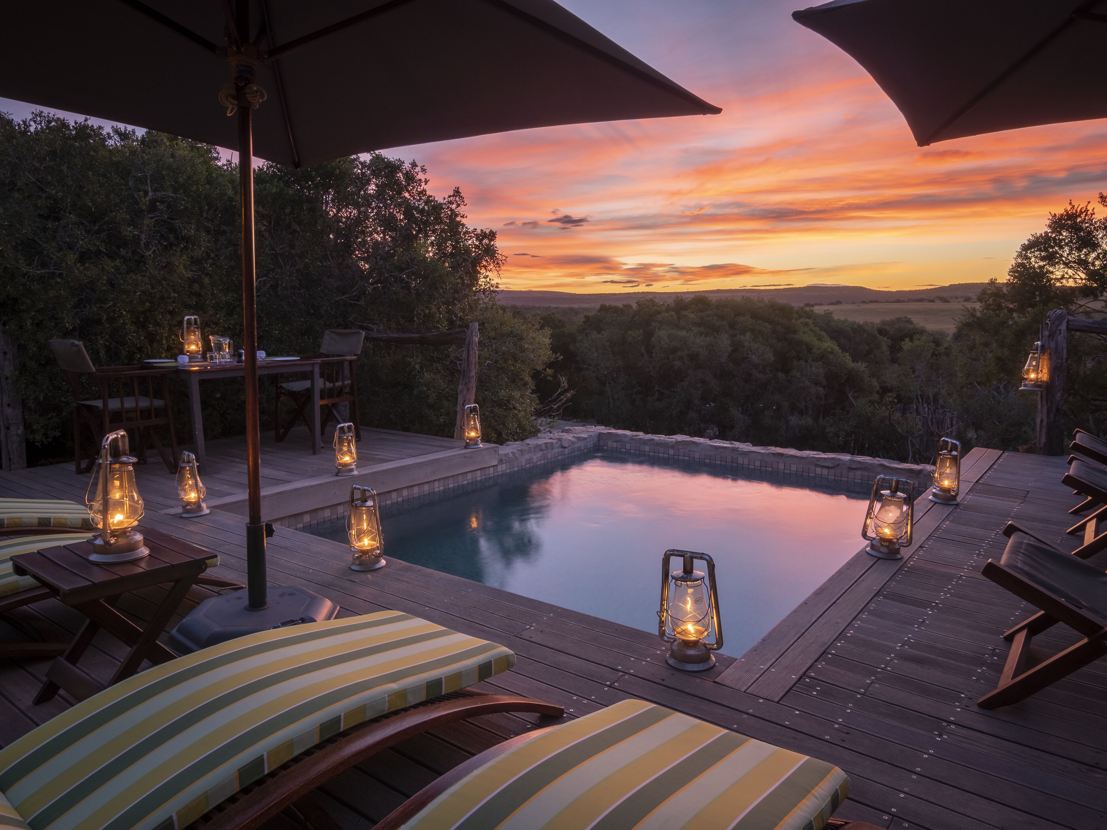 outdoor pool, free pool cabanas, pool loungers