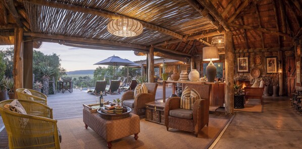 Interior - HillsNek Safari Camp - Amakhala Game Reserve (Sidbury)